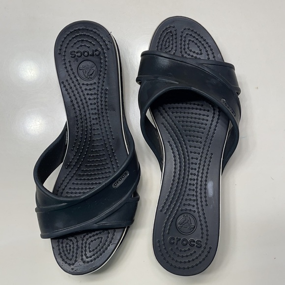 Women’s crocs - Picture 2 of 5